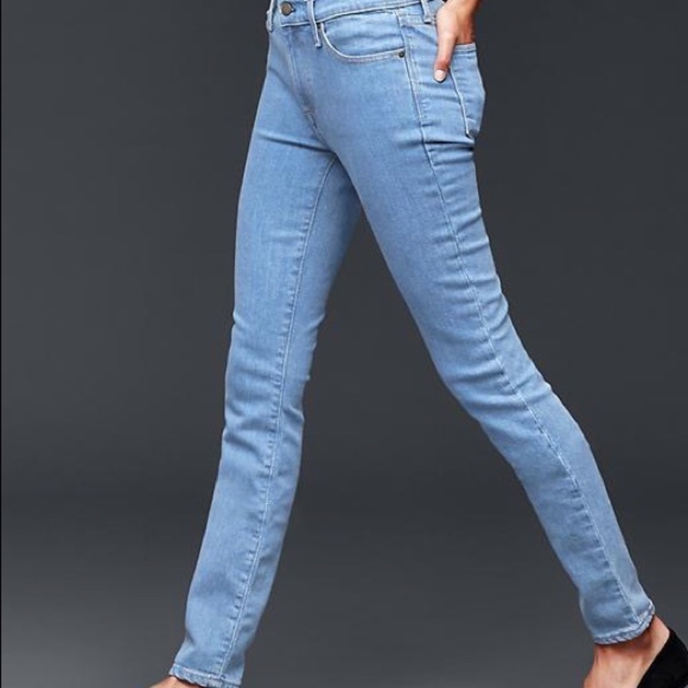 Gap Size 27 Light Indigo Skinny Jeans
